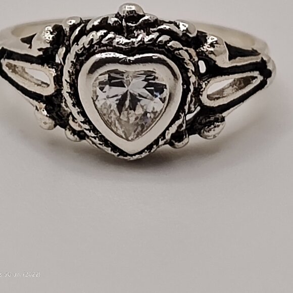 Delicate Silver and rhinestone heart ring, Size 3 - Picture 4 of 8